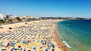 Naar het strand
